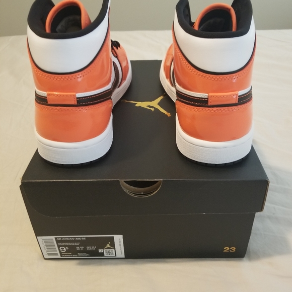 Men's Air Jordan 1's Mid SE "NEW" W/BOX - Picture 5 of 9